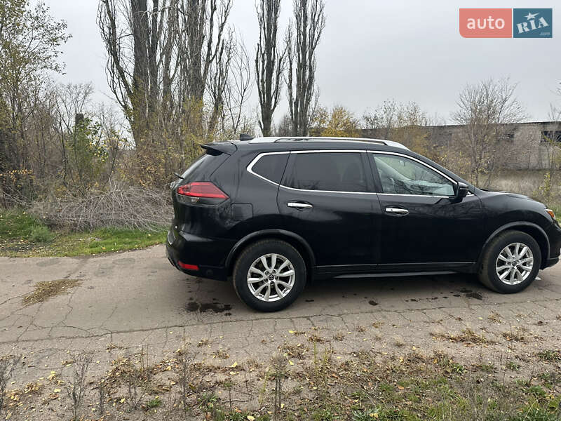 Внедорожник / Кроссовер Nissan Rogue 2017 в Кривом Роге