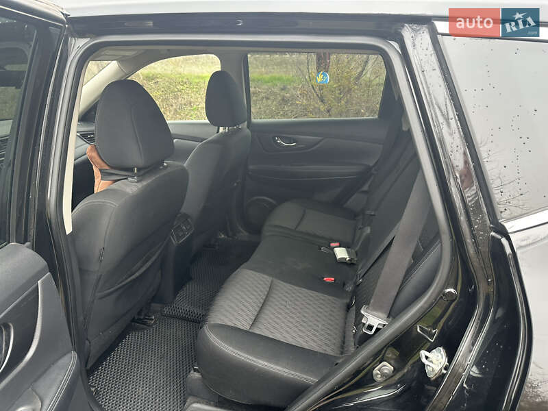 Внедорожник / Кроссовер Nissan Rogue 2017 в Кривом Роге