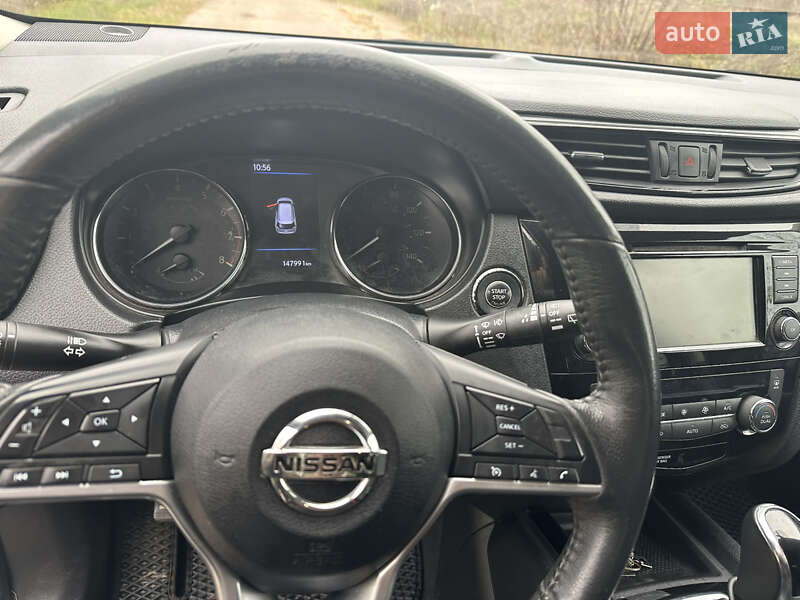 Внедорожник / Кроссовер Nissan Rogue 2017 в Кривом Роге