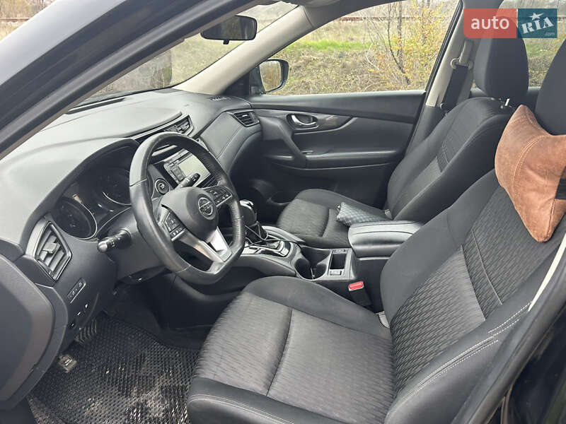 Внедорожник / Кроссовер Nissan Rogue 2017 в Кривом Роге