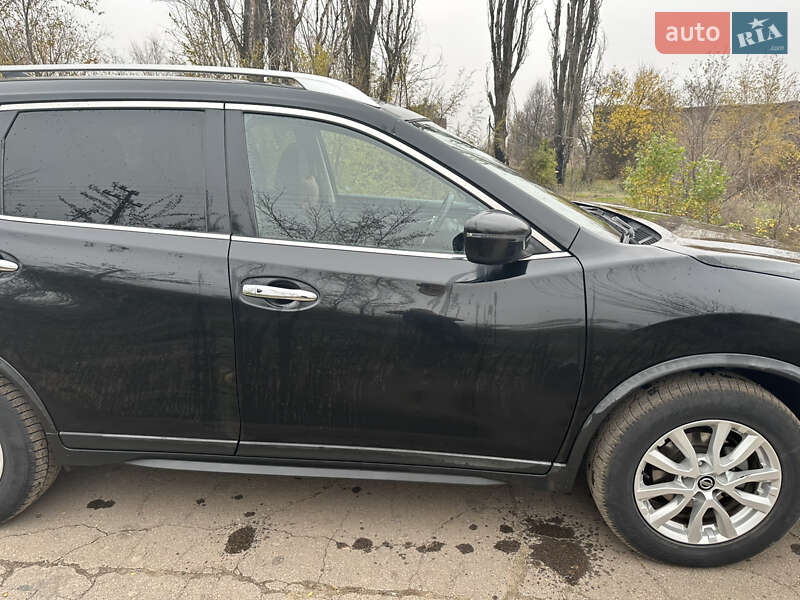Внедорожник / Кроссовер Nissan Rogue 2017 в Кривом Роге