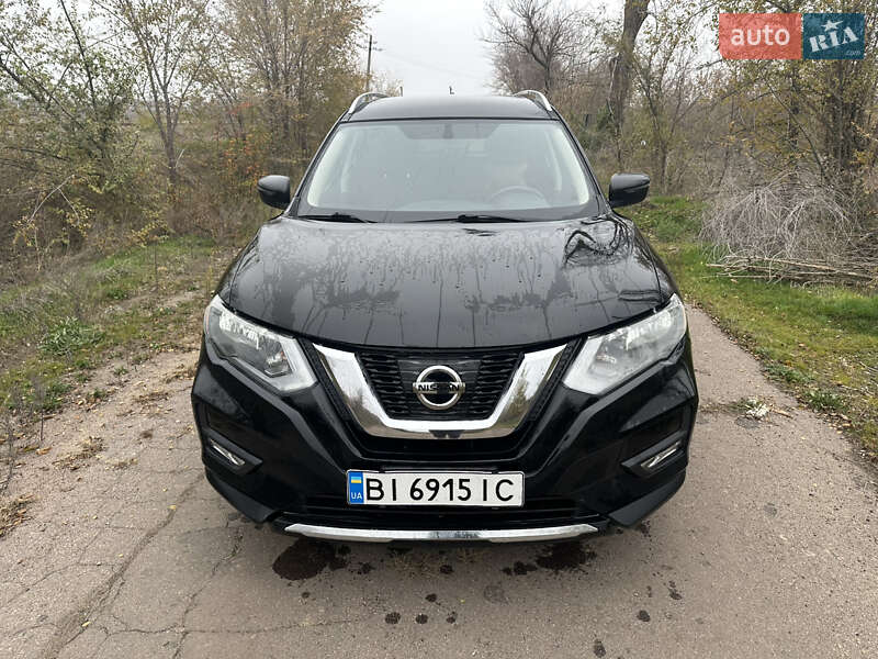Внедорожник / Кроссовер Nissan Rogue 2017 в Кривом Роге