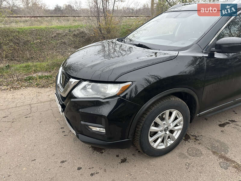 Внедорожник / Кроссовер Nissan Rogue 2017 в Кривом Роге