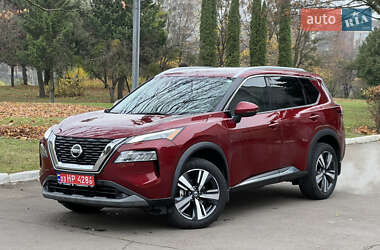 Внедорожник / Кроссовер Nissan Rogue 2021 в Ровно