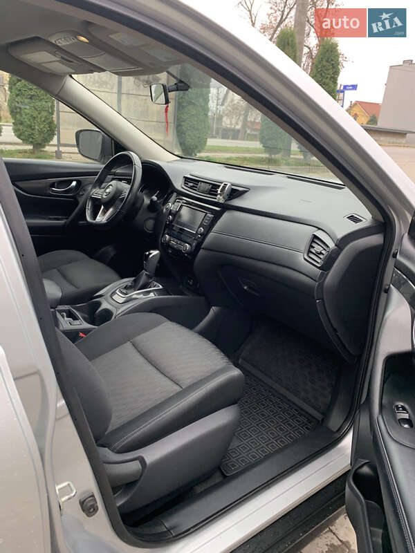 Внедорожник / Кроссовер Nissan Rogue 2017 в Ивано-Франковске