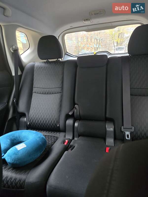 Внедорожник / Кроссовер Nissan Rogue 2017 в Киеве