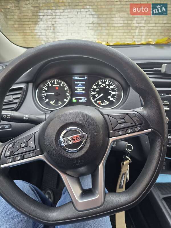 Внедорожник / Кроссовер Nissan Rogue 2017 в Киеве