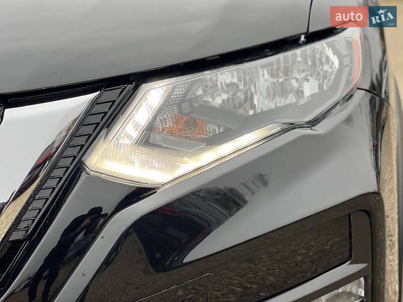 Внедорожник / Кроссовер Nissan Rogue 2018 в Стрые