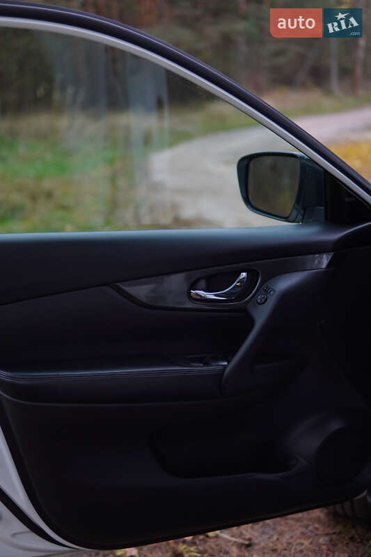 Внедорожник / Кроссовер Nissan Rogue 2016 в Киеве