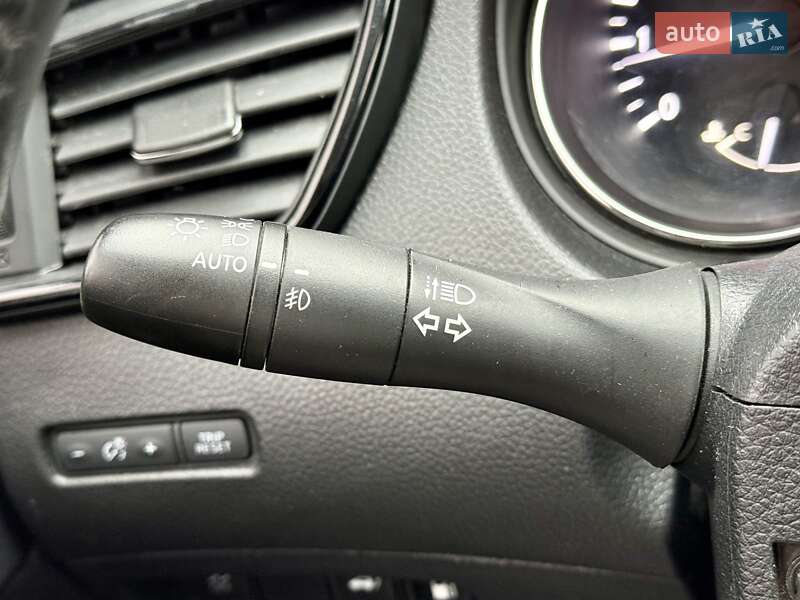 Позашляховик / Кросовер Nissan Rogue 2018 в Харкові