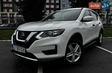 Позашляховик / Кросовер Nissan Rogue 2017 в Чернівцях