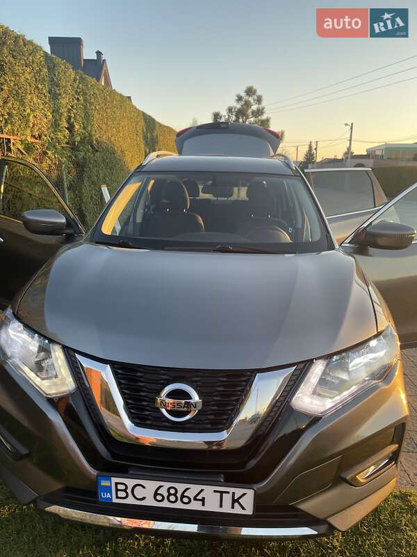 Внедорожник / Кроссовер Nissan Rogue 2017 в Львове