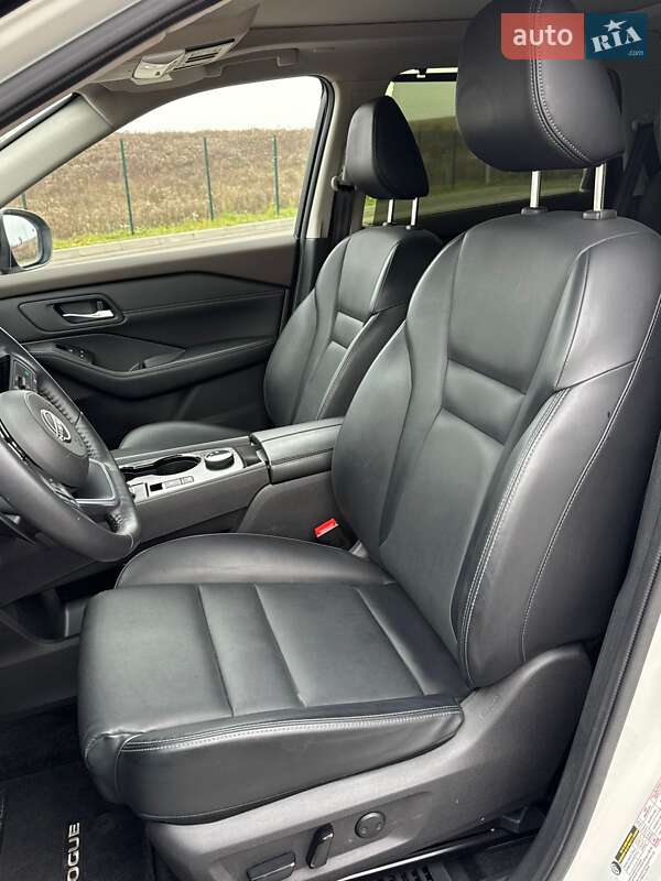 Внедорожник / Кроссовер Nissan Rogue 2023 в Ровно