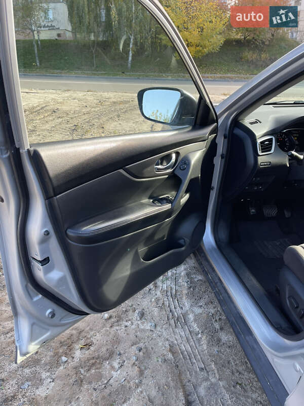 Позашляховик / Кросовер Nissan Rogue 2015 в Києві