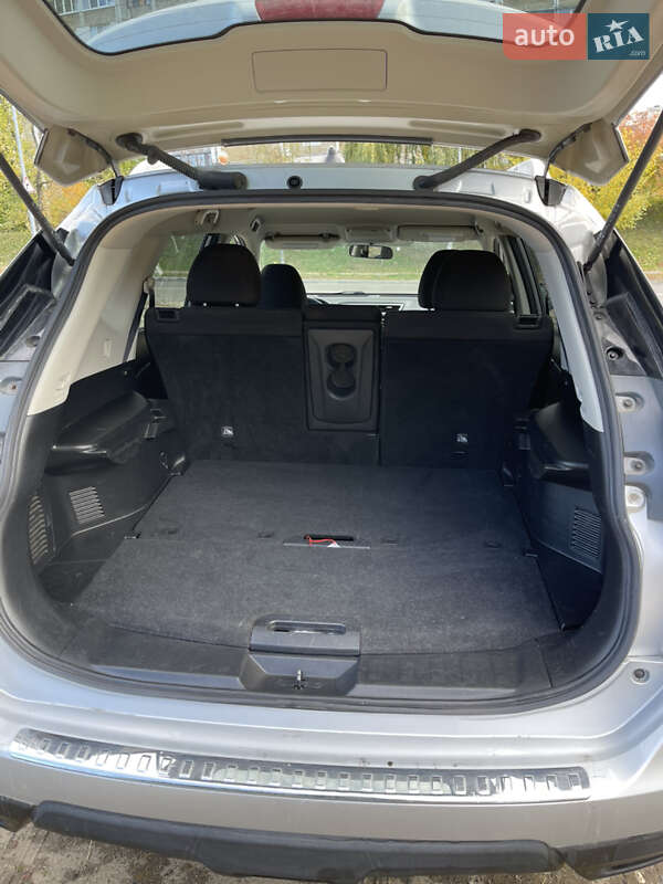 Позашляховик / Кросовер Nissan Rogue 2015 в Києві