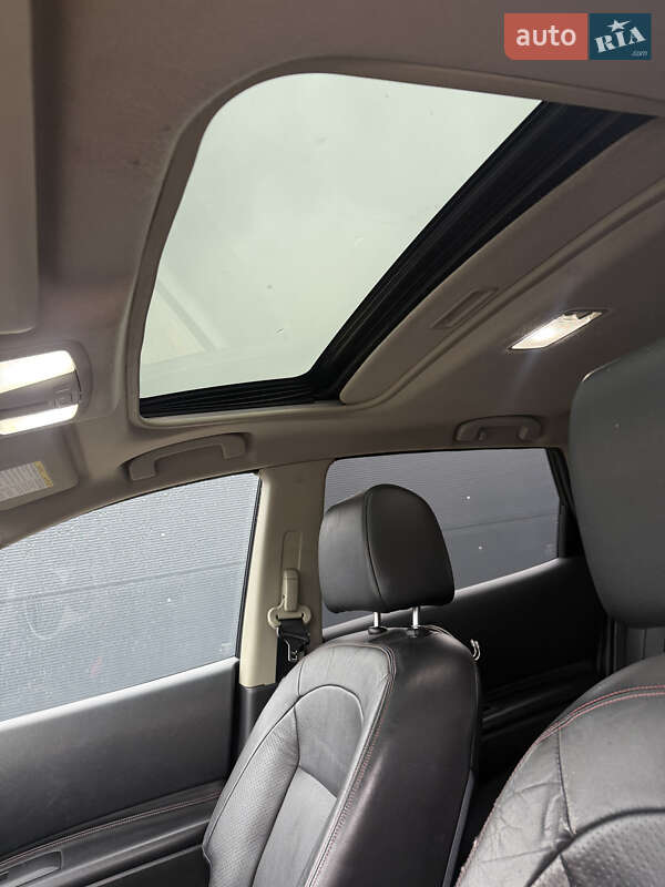 Внедорожник / Кроссовер Nissan Rogue 2012 в Луцке