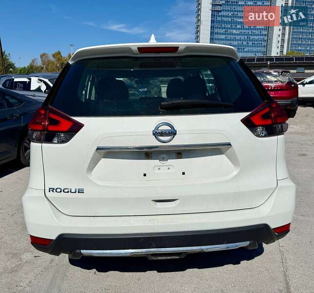 Внедорожник / Кроссовер Nissan Rogue 2017 в Киеве