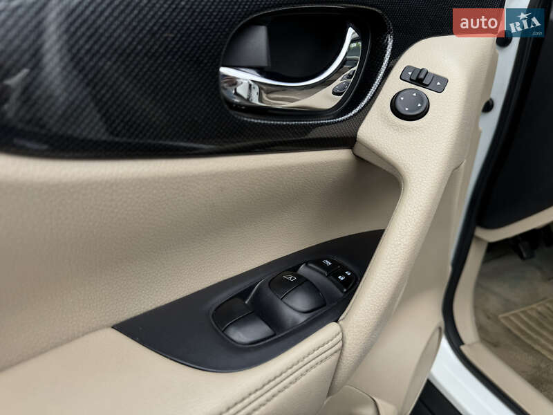 Внедорожник / Кроссовер Nissan Rogue 2014 в Ивано-Франковске