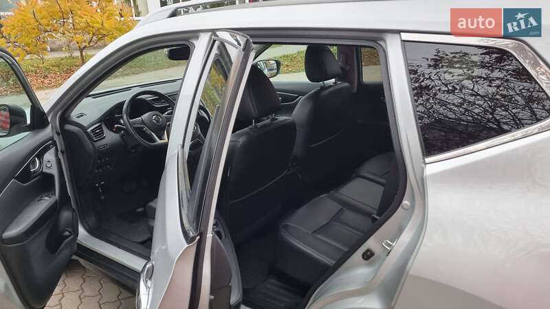 Позашляховик / Кросовер Nissan Rogue 2017 в Львові