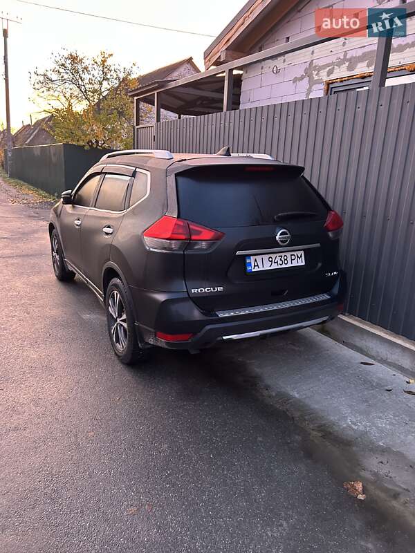 Внедорожник / Кроссовер Nissan Rogue 2017 в Вышгороде