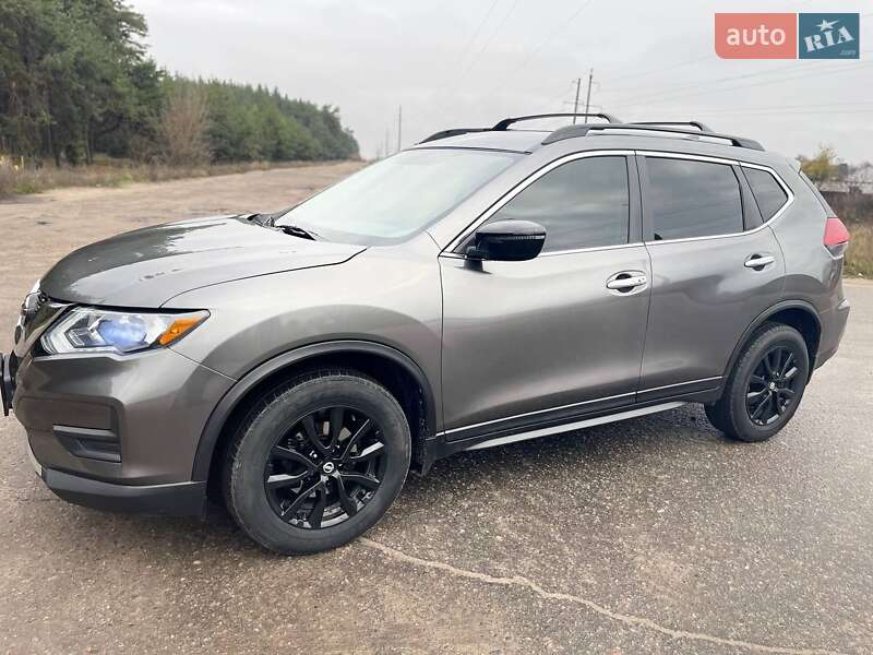 Позашляховик / Кросовер Nissan Rogue 2017 в Охтирці