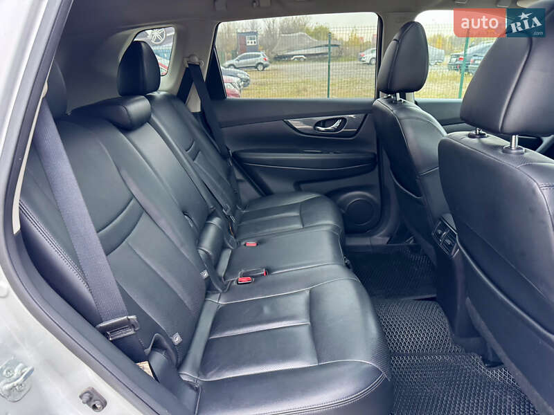 Внедорожник / Кроссовер Nissan Rogue 2015 в Киеве