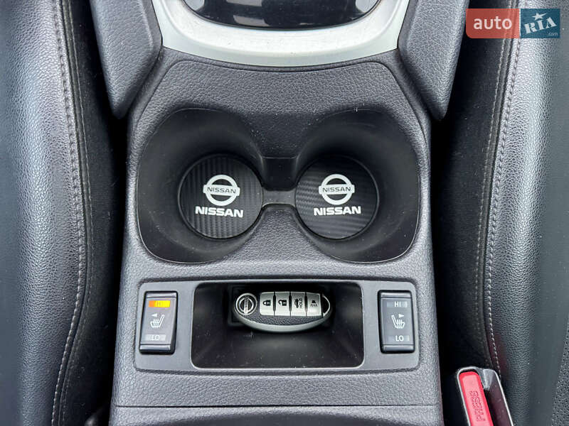 Внедорожник / Кроссовер Nissan Rogue 2015 в Киеве