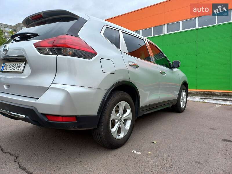 Внедорожник / Кроссовер Nissan Rogue 2016 в Львове