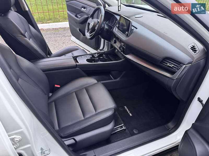 Внедорожник / Кроссовер Nissan Rogue 2023 в Киеве