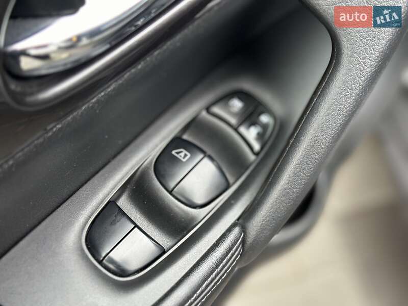 Внедорожник / Кроссовер Nissan Rogue 2019 в Киеве