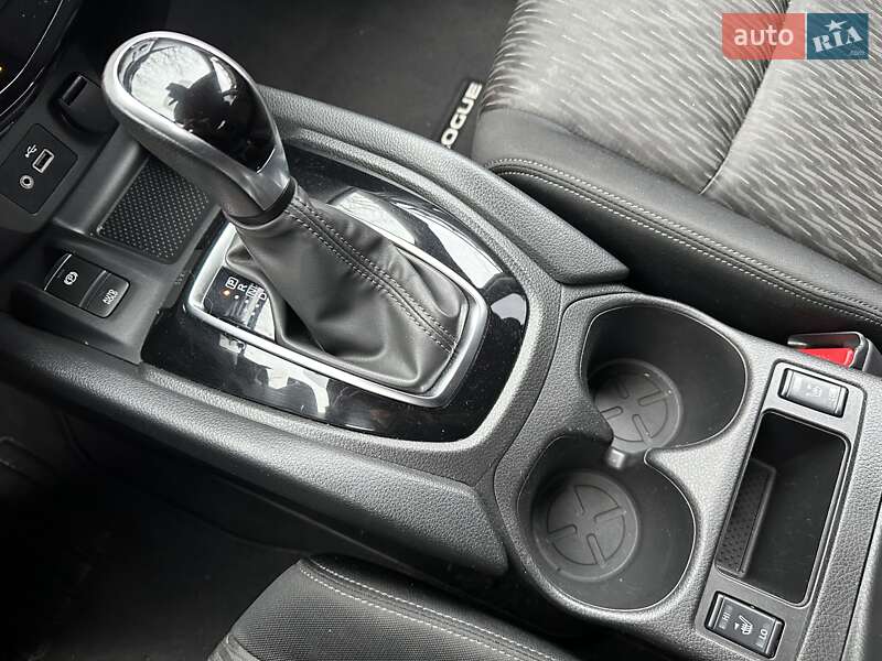 Внедорожник / Кроссовер Nissan Rogue 2019 в Киеве