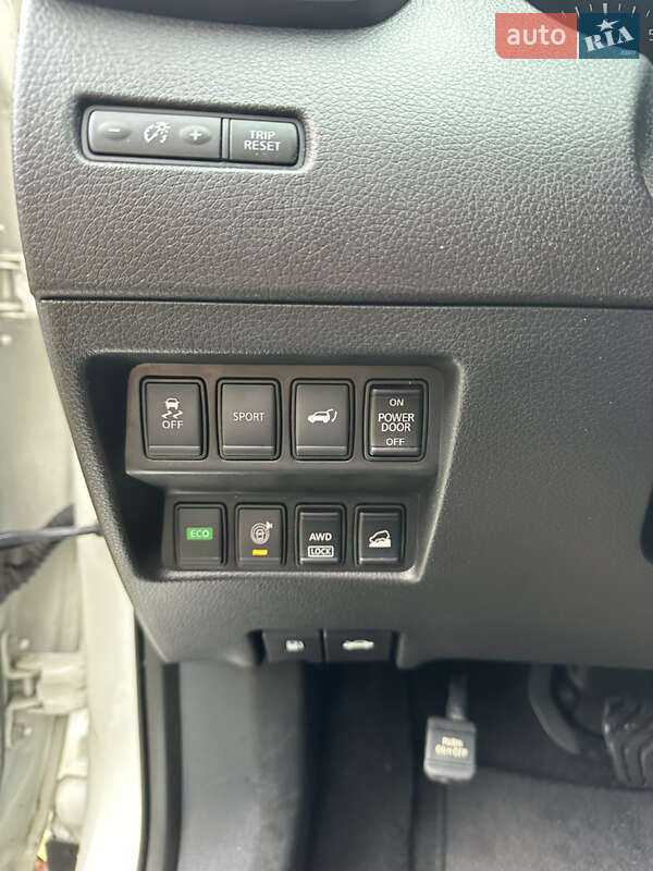 Позашляховик / Кросовер Nissan Rogue 2016 в Києві