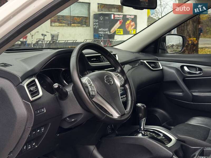 Внедорожник / Кроссовер Nissan Rogue 2015 в Ахтырке