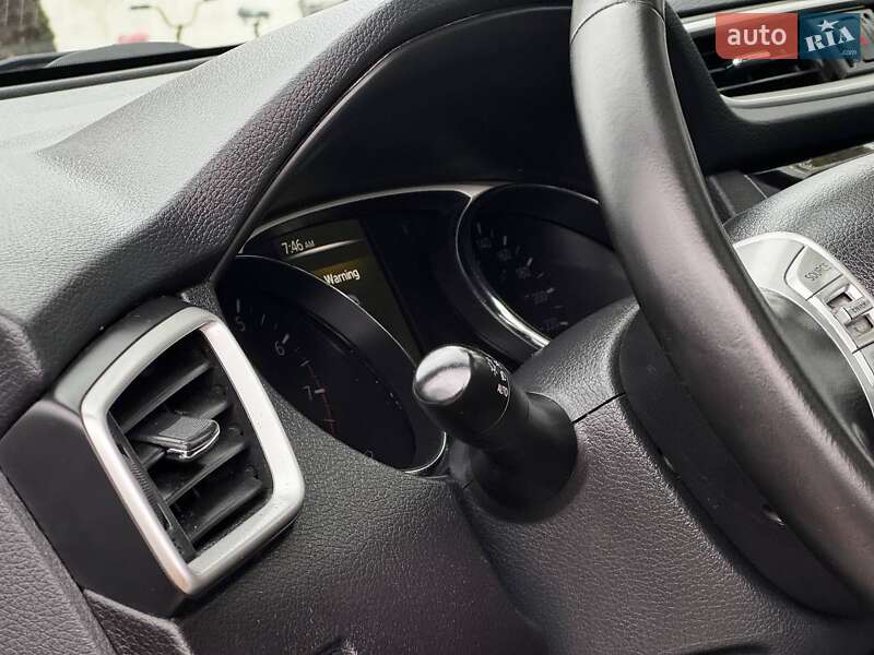 Внедорожник / Кроссовер Nissan Rogue 2015 в Ахтырке