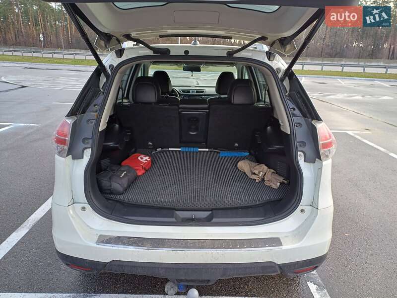 Внедорожник / Кроссовер Nissan Rogue 2016 в Киеве