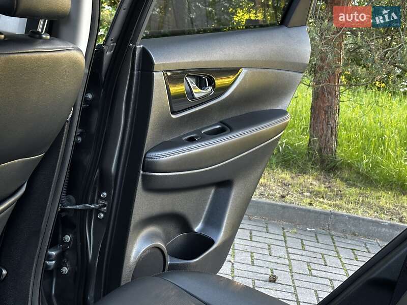 Внедорожник / Кроссовер Nissan Rogue 2019 в Дрогобыче