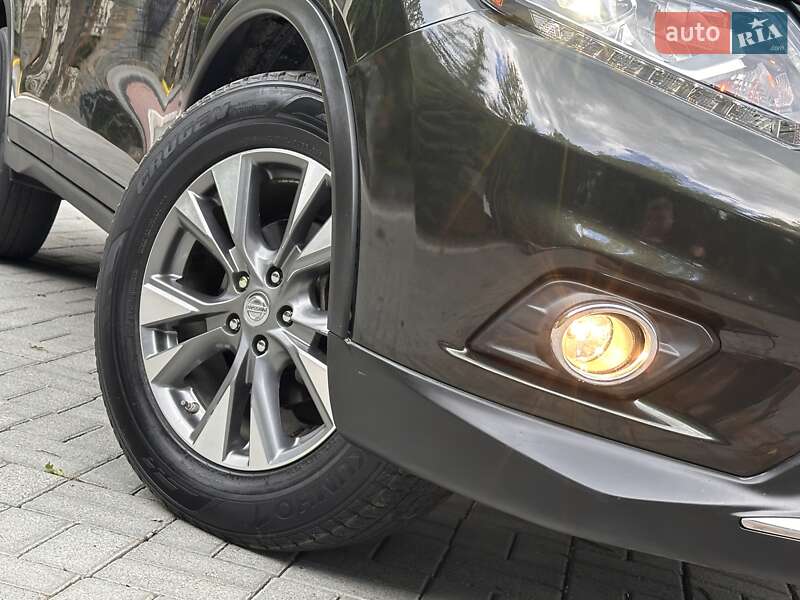 Внедорожник / Кроссовер Nissan Rogue 2015 в Дрогобыче