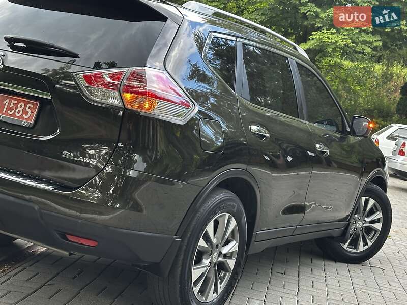 Внедорожник / Кроссовер Nissan Rogue 2015 в Дрогобыче