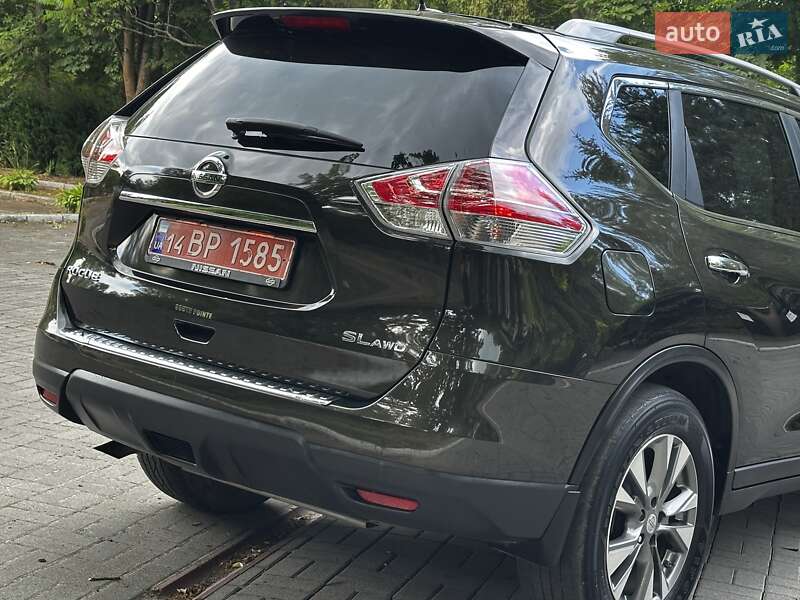 Внедорожник / Кроссовер Nissan Rogue 2015 в Дрогобыче