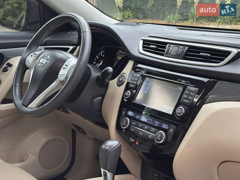 Внедорожник / Кроссовер Nissan Rogue 2015 в Дрогобыче