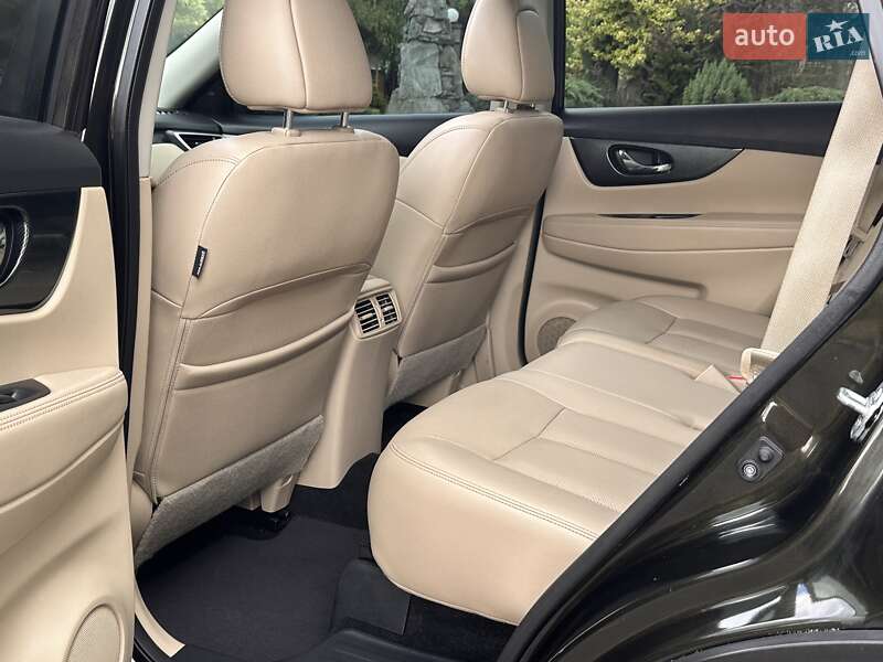 Внедорожник / Кроссовер Nissan Rogue 2015 в Дрогобыче