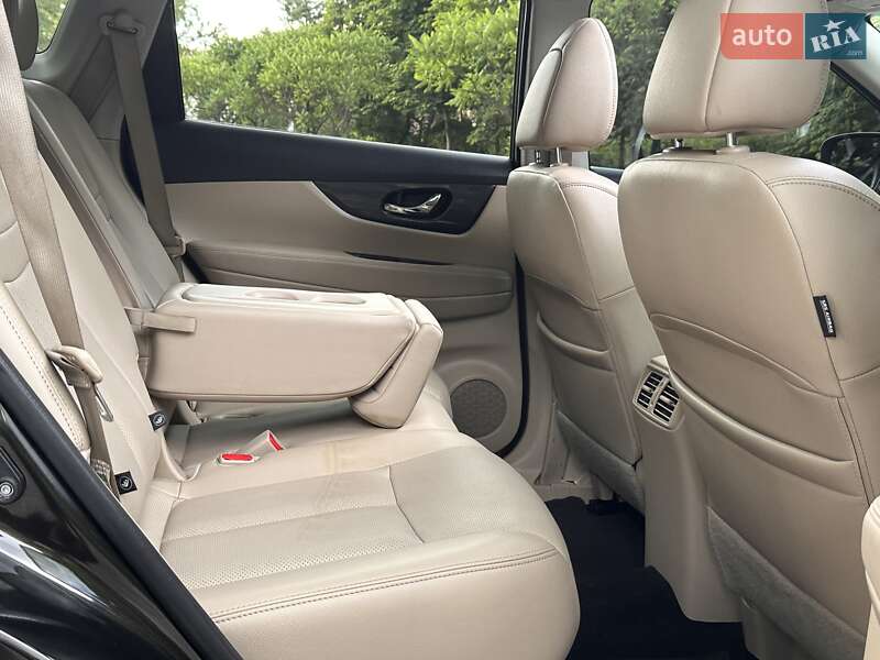 Внедорожник / Кроссовер Nissan Rogue 2015 в Дрогобыче