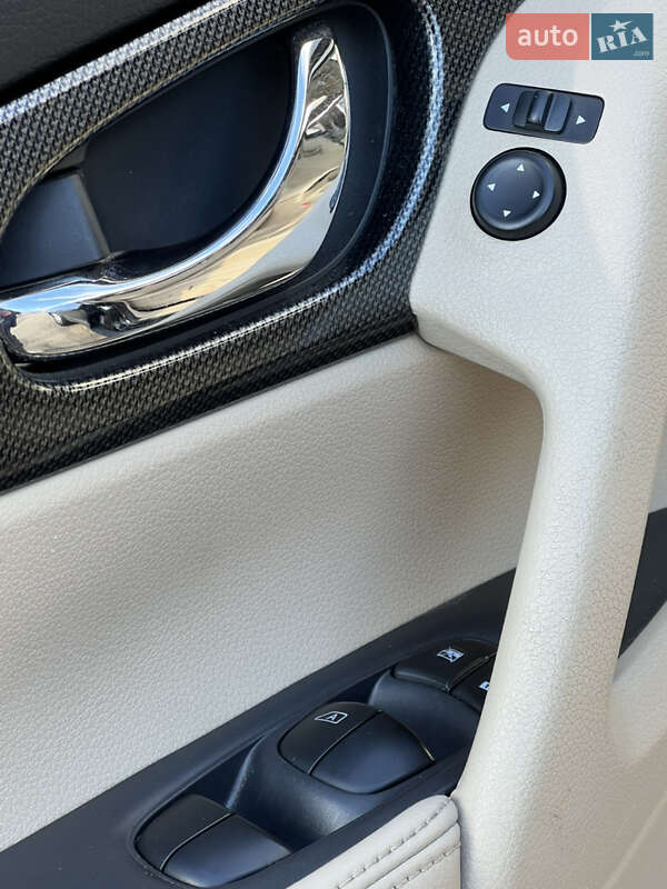 Позашляховик / Кросовер Nissan Rogue 2014 в Одесі