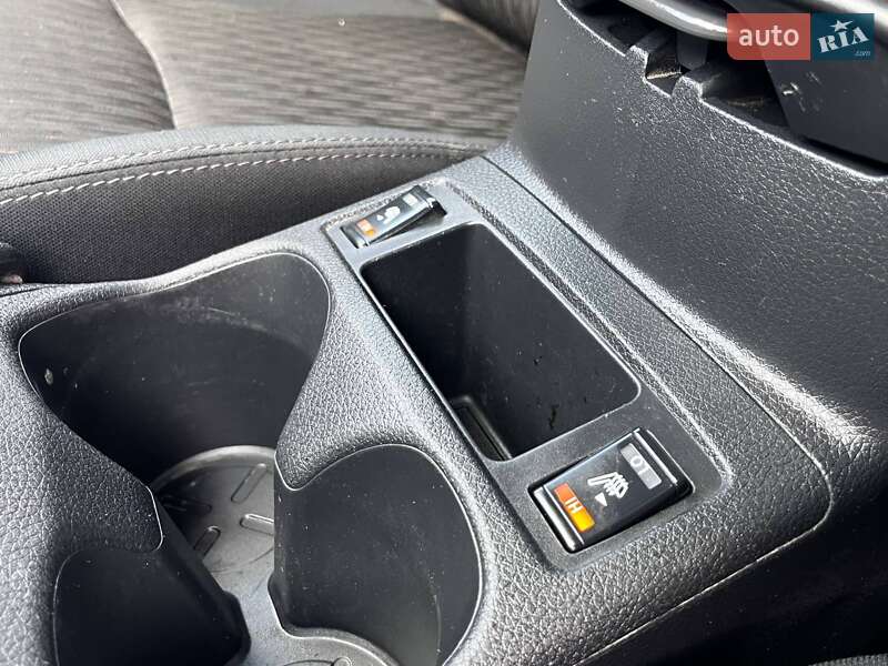 Внедорожник / Кроссовер Nissan Rogue 2017 в Луцке