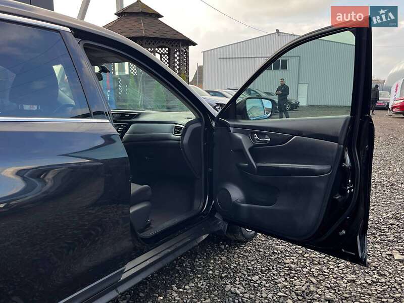 Внедорожник / Кроссовер Nissan Rogue 2017 в Луцке