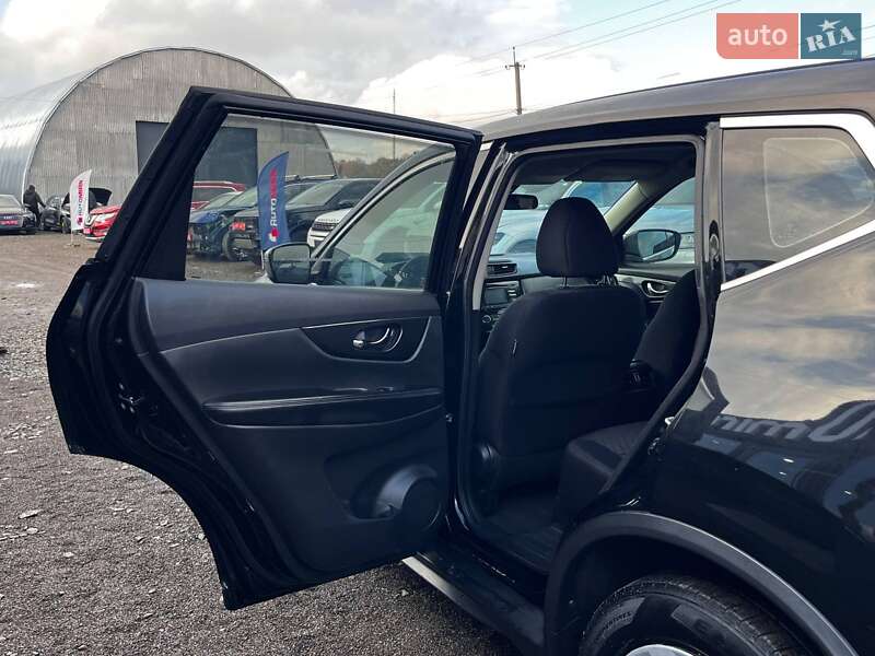 Внедорожник / Кроссовер Nissan Rogue 2017 в Луцке