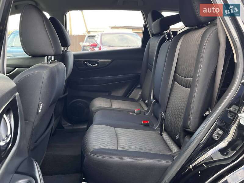 Внедорожник / Кроссовер Nissan Rogue 2017 в Луцке