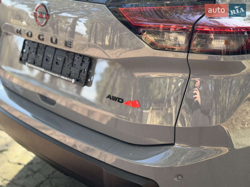 Позашляховик / Кросовер Nissan Rogue 2024 в Києві