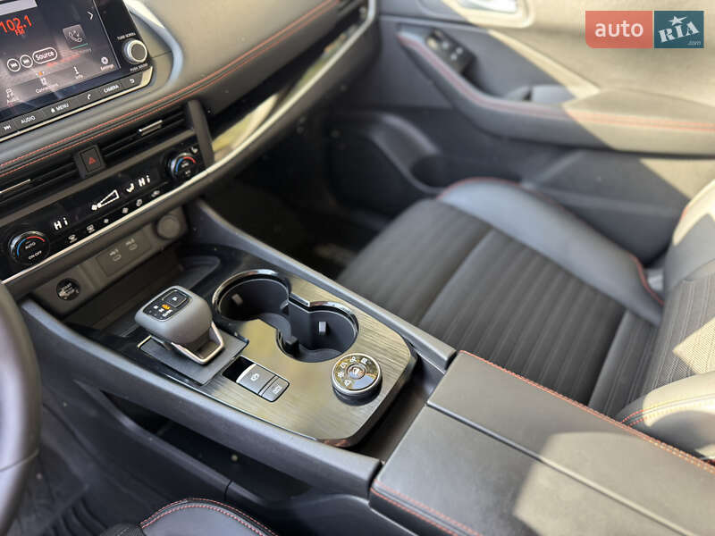 Позашляховик / Кросовер Nissan Rogue 2024 в Києві