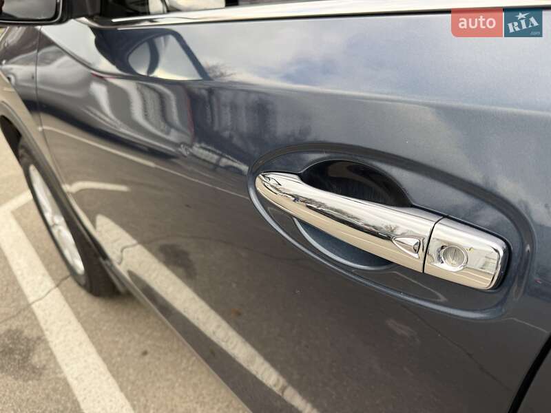 Позашляховик / Кросовер Nissan Rogue 2015 в Києві